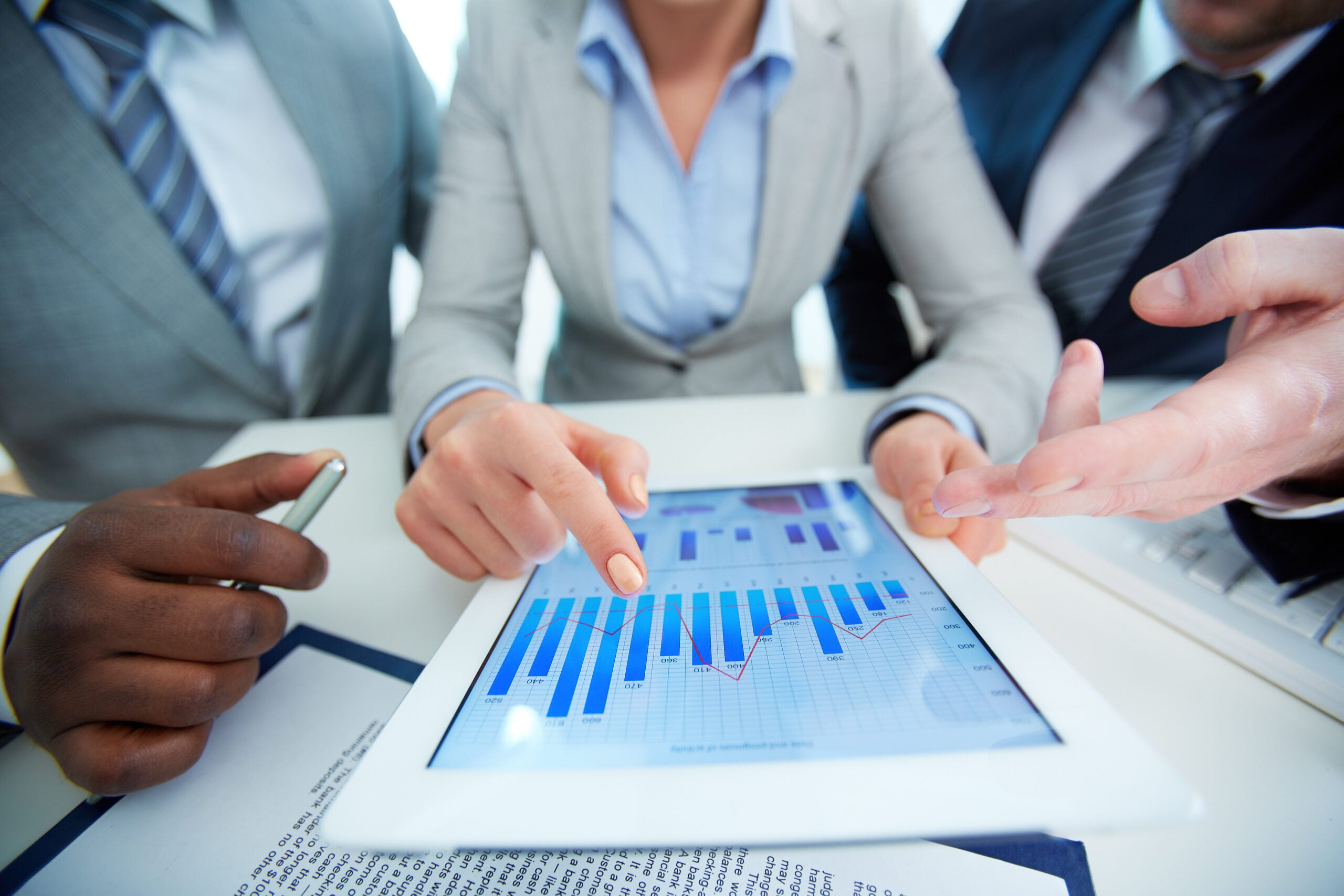 Saiba como uma projeção financeira bem estruturada pode otimizar recursos, reduzir riscos e ampliar os lucros da empresa.
