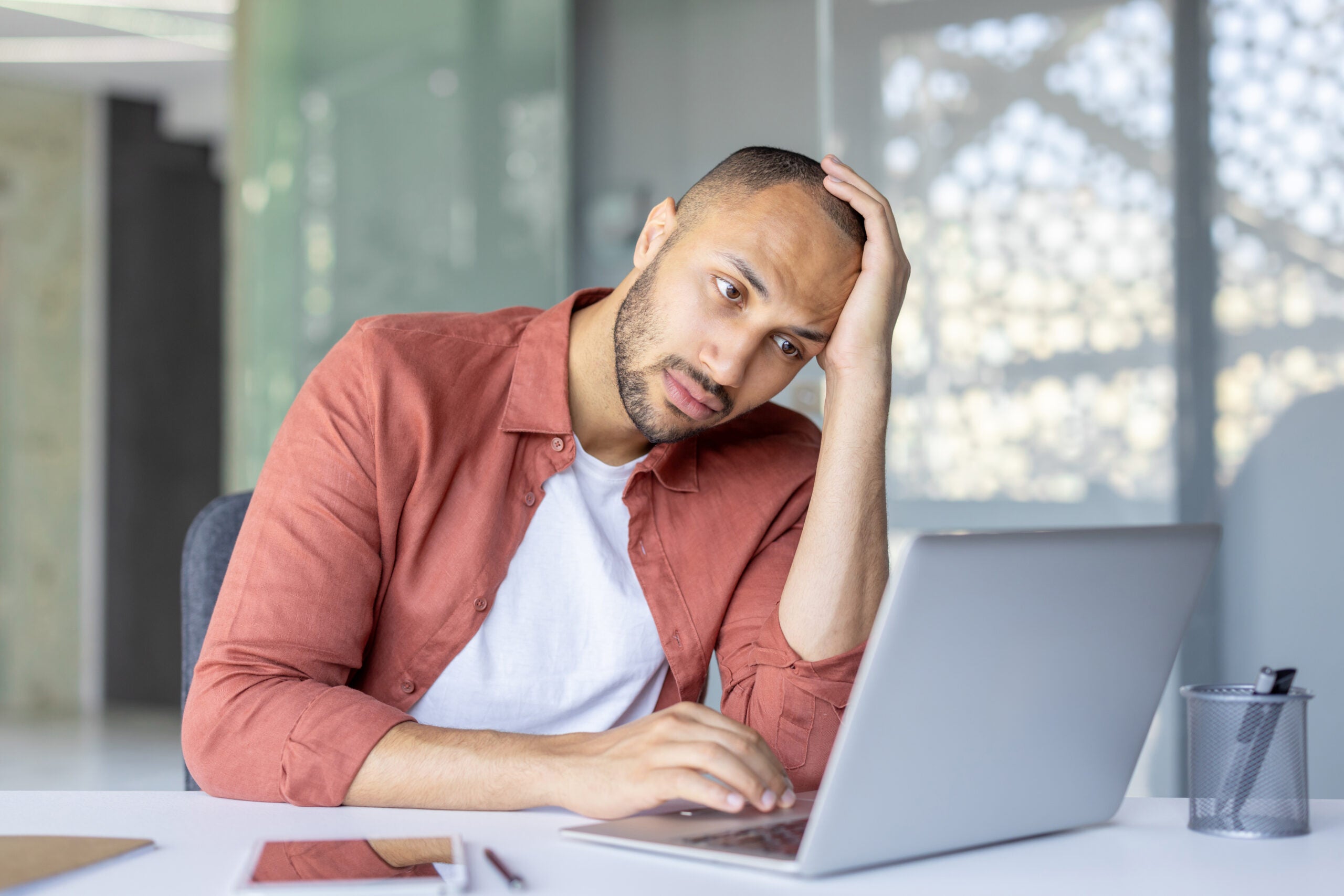 Quando a empresa sai do Simples Nacional, vale migrar para o Lucro Presumido? Saiba quando compensa e o que avaliar.