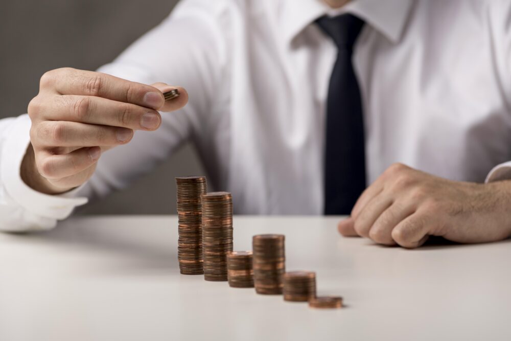 É possível realizar redução de custos empresariais sem comprometer o lucro? Quais estratégias funcionam de verdade? Veja a seguir.